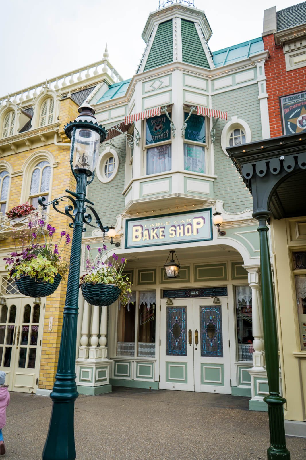 Disneyland Paris Main Street Usa Guide Things To Do Where To Eat And More